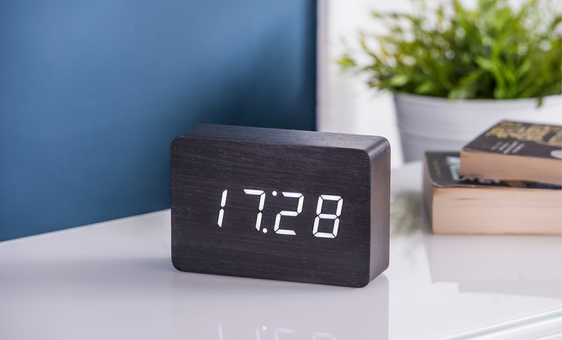 Details about   Gingko Cube Click Clock Wooden Alarm Clock Black/White LED GK08W10 