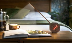 FLIP CLICK CLOCK : Réveil en bois réversible LCD GINGKO - OBJECTIF TENDANCE